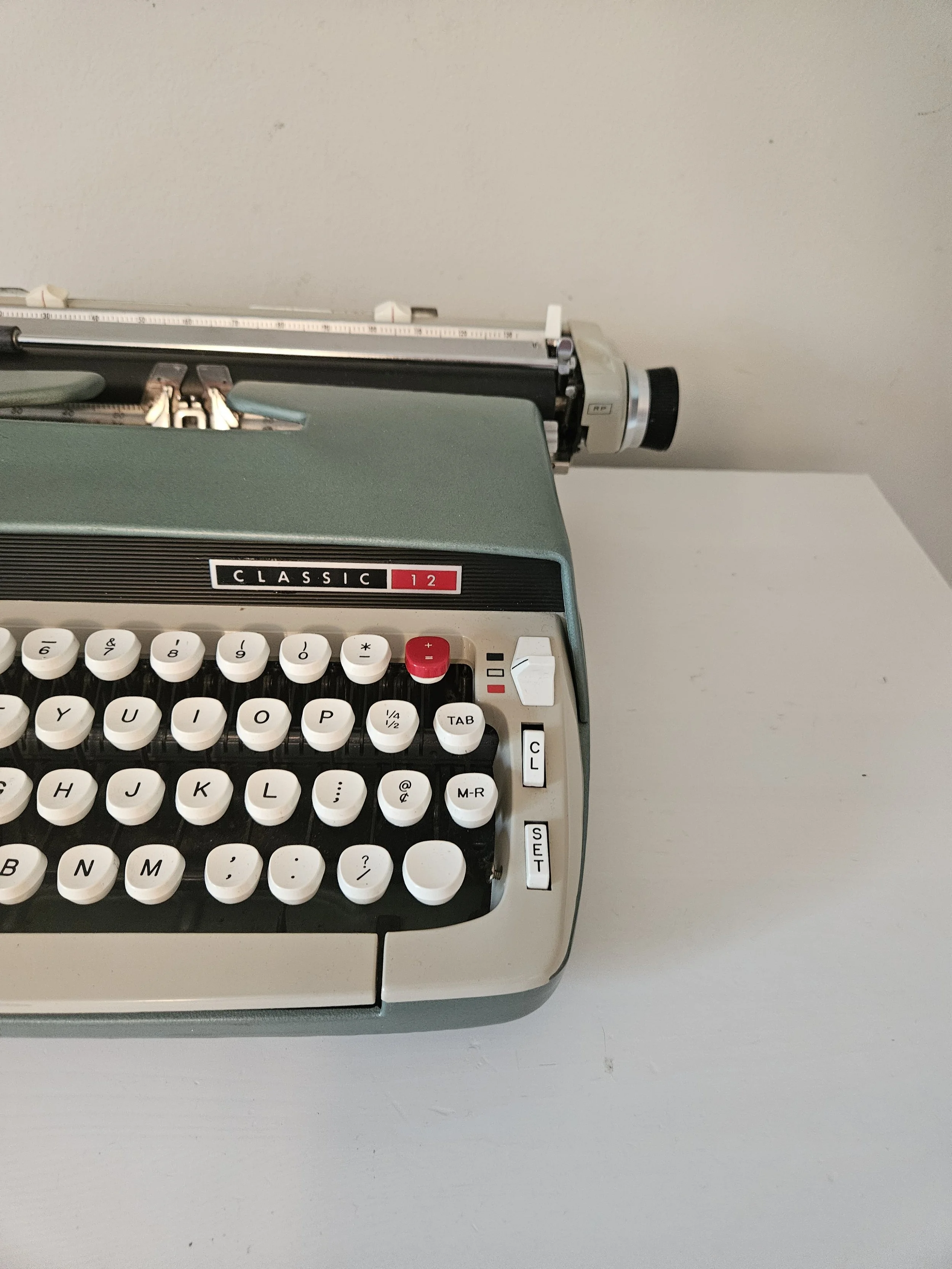 Circa 1967 Smith Corona Classic 12 Typewriter with Case — Classic